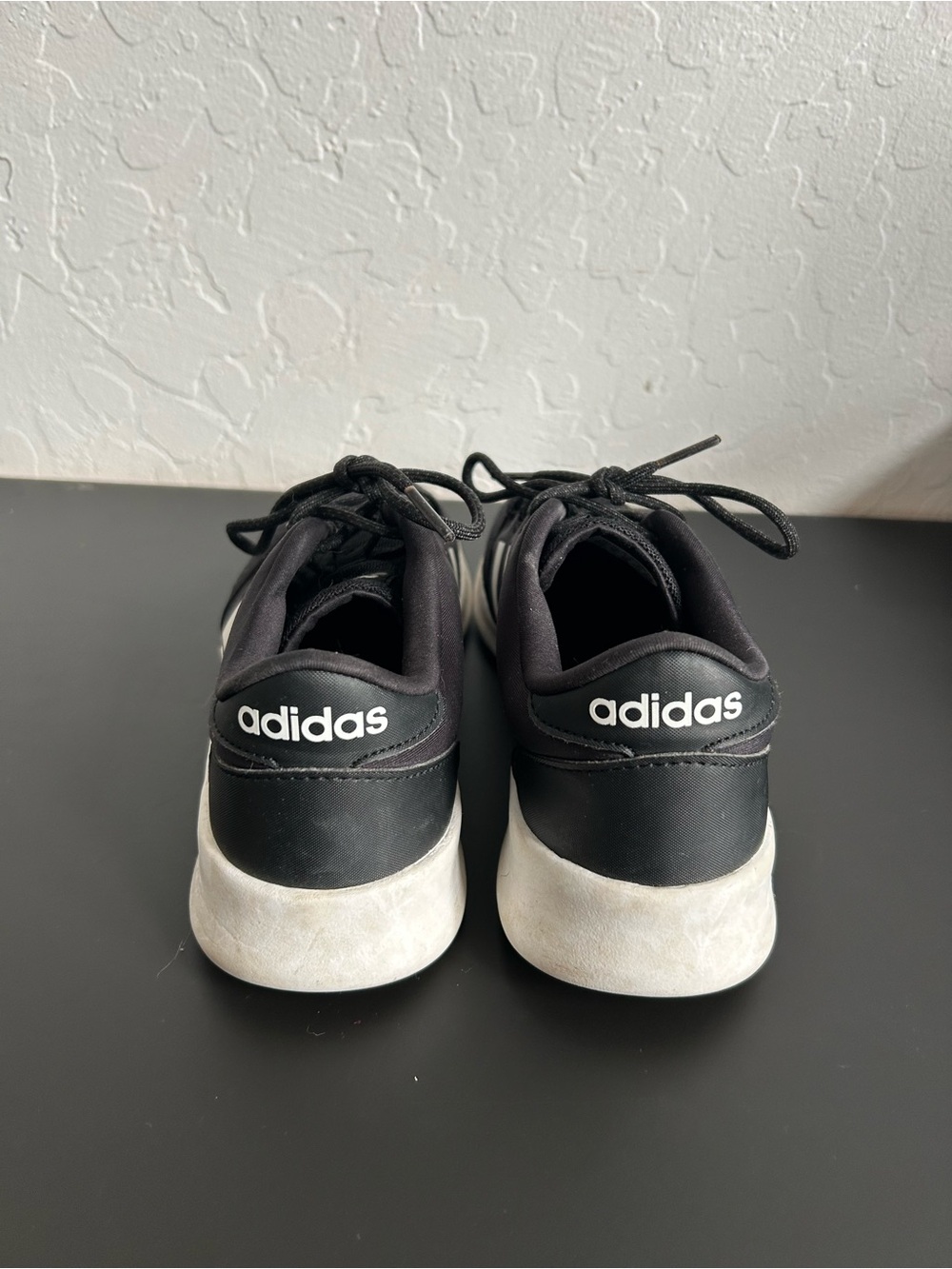 Adidas Women’s Size 6 1/2 Black and White Gym/Casual Cloudfoam Sneakers - Picture 3 of 6
